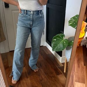 Abercrombie and fitch The 90s Straight Ultra High Rise Slit Hem. 6s / 28